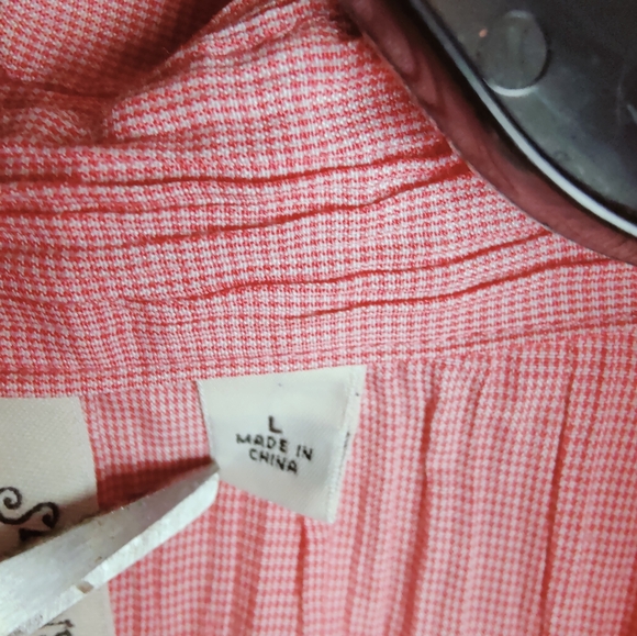 St. John's Bay Women's Crinkle Non Iron Roll Tab Sleeve Button Down Shirt, L - Picture 7 of 9